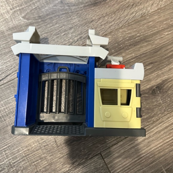 Transformers Rescue Bot Bank Heist - Picture 4 of 12